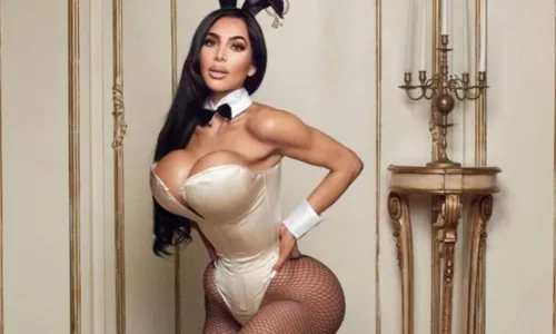 
				
					Sósia de Kim Kardashian morre após cirurgia plástica
				
				