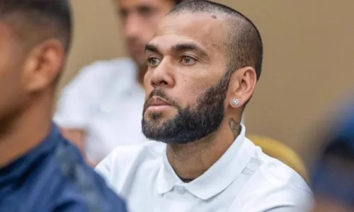 
				
					Daniel Alves faz acordo com ex-esposa para tentar sair da prisão
				
				