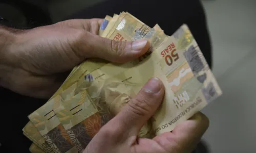
				
					Salário mínimo de R$ 1.320 entra em vigor nesta segunda
				
				