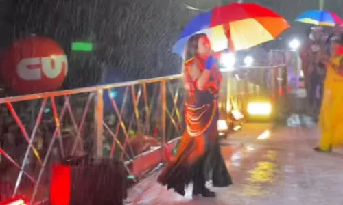 
				
					Mesmo com chuva, público curte shows de Daniela Mercury e Olodum
				
				
