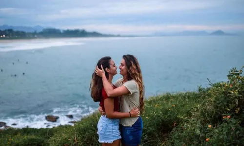
				
					Namorada de Juliana Paes entrega manias da amada: ‘Mandar em mim’
				
				