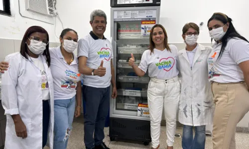 
				
					Jerônimo Rodrigues atualiza cartão de vacinação durante Dia D
				
				