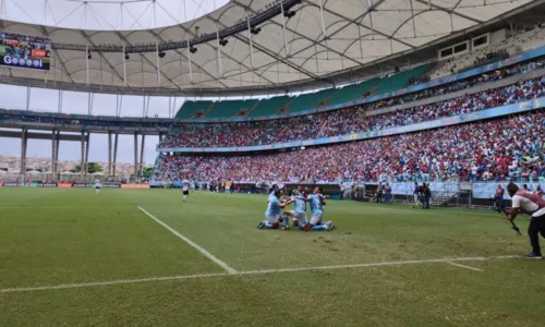 
				
					Bahia atropela Coritiba por 3 a 1 e chega ao 2º triunfo na Série A
				
				