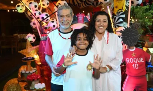 
				
					Regina Casé reúne famosos no aniversário de 10 anos do filho
				
				