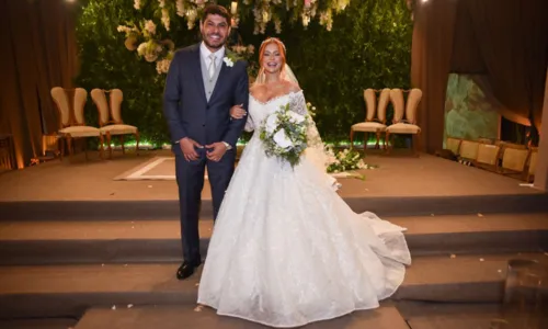 
				
					Mirela Janis se casa com Yugnir em cerimônia de R$2 milhões
				
				