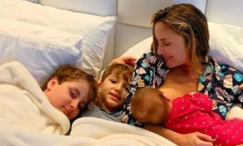 
				
					'Descobri o amor incondicional', diz Claudia Leitte sobre maternidade
				
				