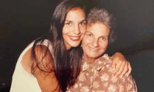 
				
					'Tudo que eu queria era você aqui', diz Ivete Sangalo sobre mãe
				
				