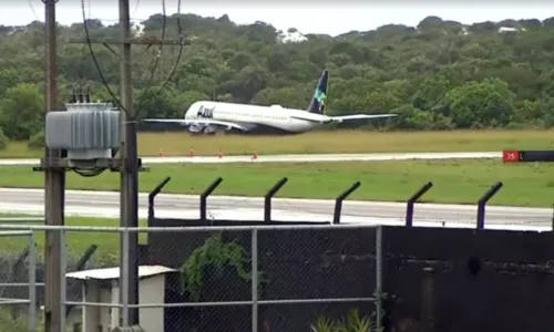 
				
					Avião que ultrapassou limite de pista é retirado de aeroporto
				
				