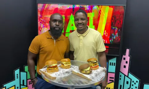 
				
					Angolanos fazem sucesso em Cosme de Farias com hambúrgueres artesanais
				
				