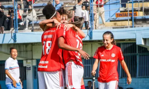 
				
					Bahia perde para o Inter e se complica no Brasileirão Feminino
				
				