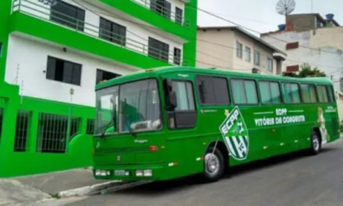 
				
					Ônibus com delegação de time baiano sofre acidente no sul do estado
				
				