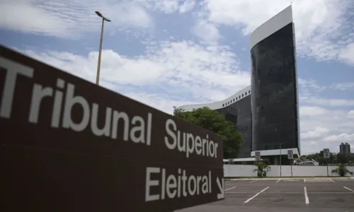 
				
					TSE rejeita multar Bolsonaro por propaganda antecipada em 2022
				
				