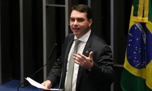 
				
					TRE arquiva inquérito contra Flávio Bolsonaro por falsidade ideológica
				
				