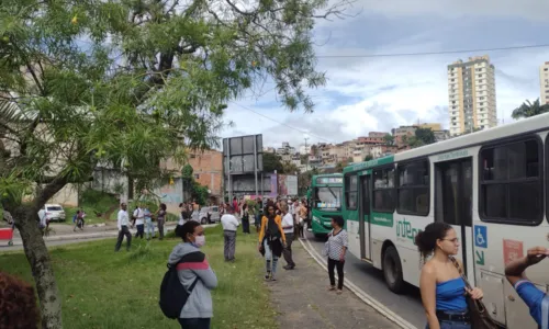 
				
					Manifestação de rodoviários termina em briga na Estação da Lapa
				
				