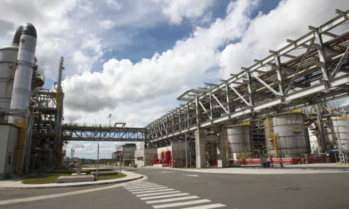 
				
					Bahia tem 17 mil indústrias e gera cerca de 394 mil empregos no setor
				
				