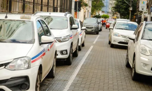 
				
					Taxistas credenciados de Salvador terão documentação digital a partir de junho
				
				