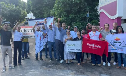 
				
					Trabalhadores da saúde fazem protesto por falta de reajuste salarial
				
				