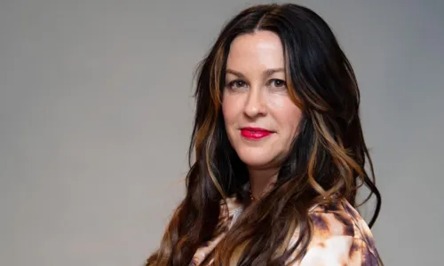 
				
					Alanis Morissette volta ao Brasil em apresentação única
				
				