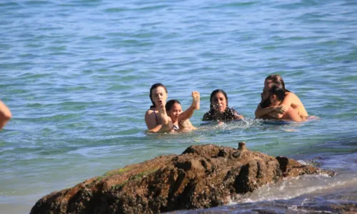 
				
					Alice Wegmann e Francisco Gil curtem praia no Rio de Janeiro
				
				