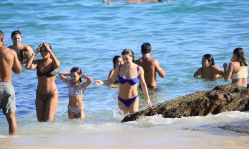 
				
					Alice Wegmann e Francisco Gil curtem praia no Rio de Janeiro
				
				