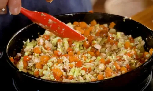 
				
					Almoço fit: veja como fazer arroz de couve-flor em 40 minutos
				
				