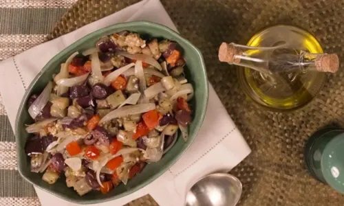 
				
					Almoço fit: veja como fazer salada de berinjela em 20 minutos
				
				