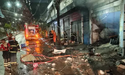 
				
					Após incêndio em loja, trânsito da Av. Suburbana fica congestionado
				
				