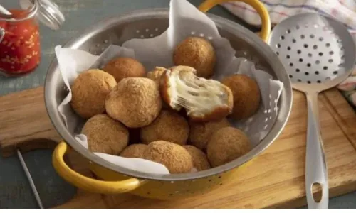 
				
					Aprenda a fazer bolinho de aipim com queijo em 30 minutos
				
				