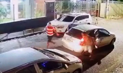 
				
					Assalto em bairro nobre de Salvador assusta moradores; veja vídeo
				
				