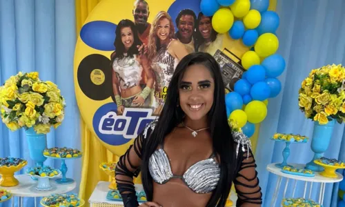 
				
					Baiana faz festa com tema do 'É O Tchan' e é notada por Carla Perez
				
				