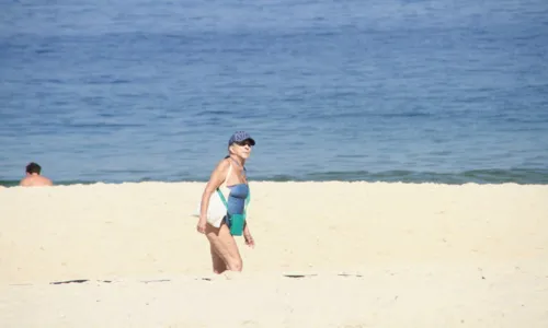 
				
					Betty Faria curte dia de praia no Rio de Janeiro; FOTOS
				
				