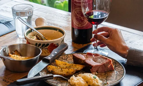 
				
					Bora Ali? Conheça restaurantes com vista para o mar em Salvador
				
				