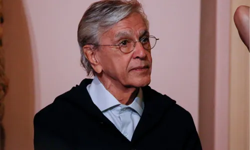 
				
					Caetano Veloso vai receber R$ 38 mil após chamado de 'macaco pedófilo'
				
				