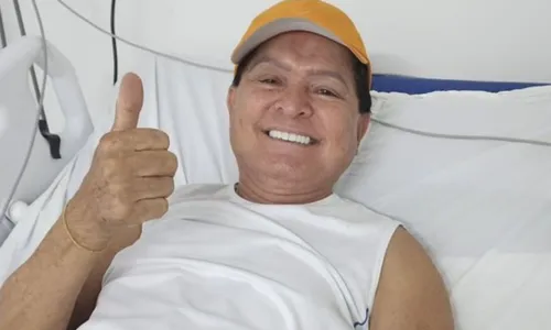 
				
					Cantor Alcymar Monteiro passa mal em show na Bahia e cancela apresentações
				
				