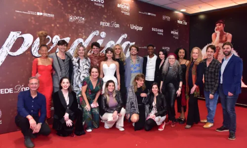 
				
					Carla Diaz e outros famosos marcam presença em pré-estreia de filme
				
				