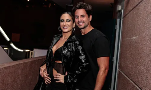 
				
					Claudia Leitte e marido curtem show de Maurício Manieri; FOTOS
				
				