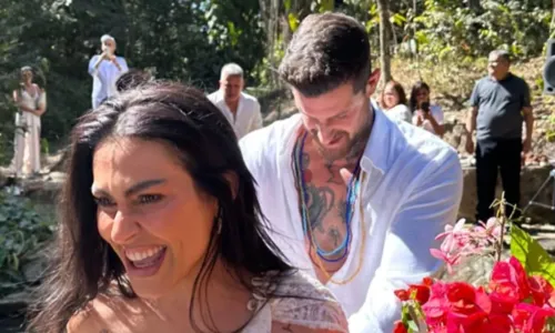 
				
					Cleo e Leandro Dlucca realizam novo casamento em Cachoeira: 'Bênçãos'
				
				