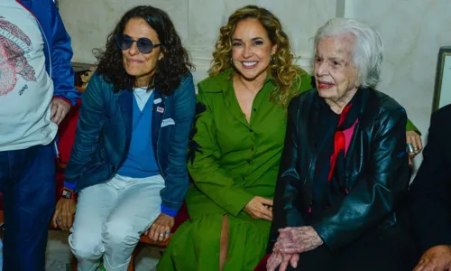 
				
					Daniela Mercury e Zélia Duncan protestam contra marco temporal em SP
				
				