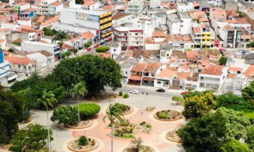 
				
					Descarga elétrica mata um e deixa sete feridos em Senhor do Bonfim
				
				