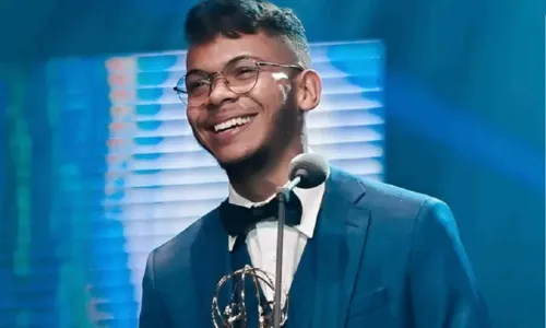 
				
					Dono do hit 'Alívio', ex-cantor gospel Jessé Aguiar se assume gay
				
				