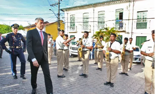 
				
					Em cerimônia, sede do governo da Bahia é transferida para Cachoeira
				
				