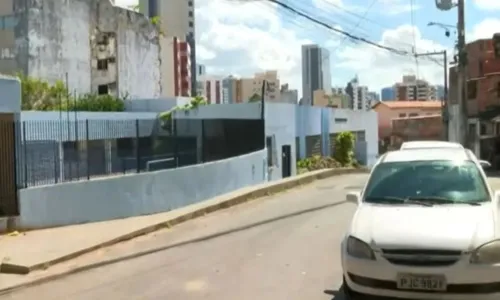 
				
					Escola municipal tem aulas suspensas após tiroteio no Costa Azul
				
				