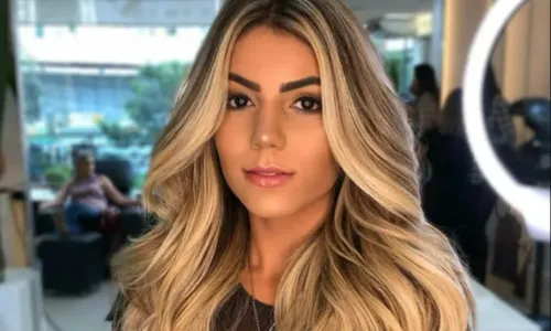 
				
					Ex-BBB Hariany engata romance com filho de Leonardo; saiba qual
				
				