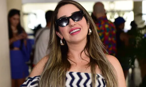 
				
					Ex-paquitas, Bárbara Borges e Andrezza Cruz se encontram em feijoada
				
				