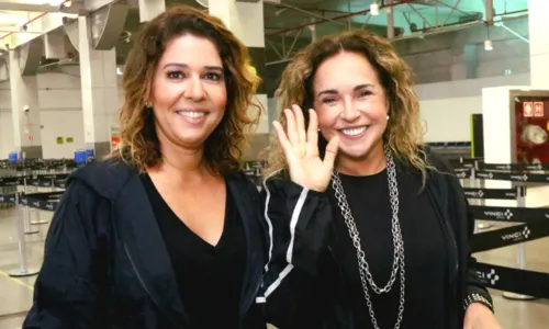 
				
					FOTOS: Daniela Mercury esbanja simpatia ao lado da esposa, Malu Veçosa
				
				