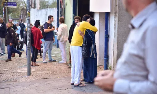 
				
					Famosos comparecem a funeral de Zé Celso e prestam homenagens; FOTOS
				
				