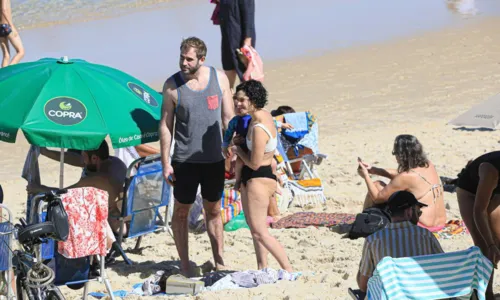 
				
					Famosos curtem dia de sol em praias do Rio de Janeiro
				
				