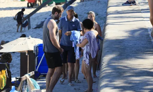 
				
					Famosos curtem dia de sol em praias do Rio de Janeiro
				
				