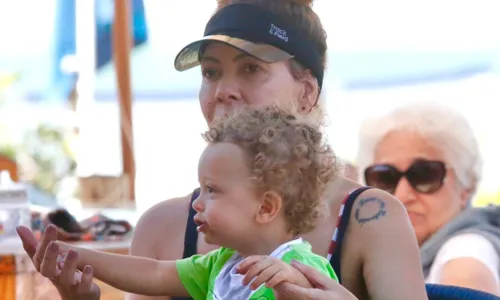 
				
					Famosos curtem dia de sol em praias do Rio de Janeiro
				
				