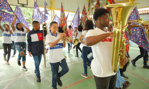 
				
					Fanfarras da rede municipal de ensino ensaiam para o 2 de julho
				
				